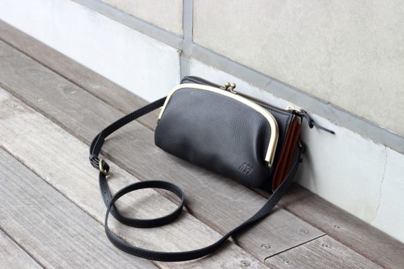 がま口　お財布ショルダー　ブラック　スマホショルダー　レディース　長財布　姫路レザー　日本製　aw-17nns 3枚目の画像