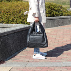 柔らかな本革 トートバッグ 軽量 ホースハイド ブラック 馬革 黒【送料