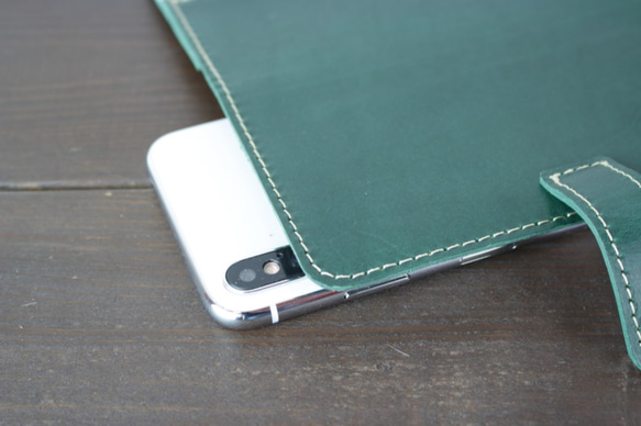 【廃盤】ハラコとヌメ革のスマホカバー　汎用　iPhone　グリーン　手帳型スマホケース apo-09nch 4枚目の画像