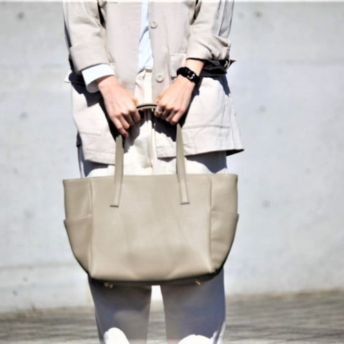 美品　クレージュ　通勤 通学 A4 PC収納可能 大容量 トートバッグ Courreges クレージュ トートバッグ 大容量 通勤 通学 A4 PC可