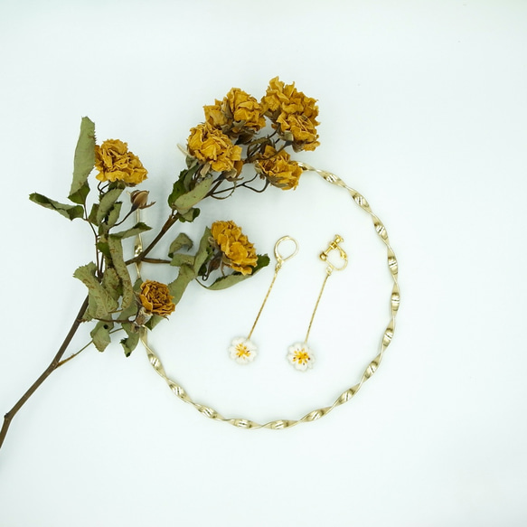 薔薇 手工刺繡耳環 第1張的照片