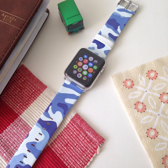 交換可能なリンゴとリンゴストラップウォッチシリーズ1＆シリーズ2レザーの時計ストラップ - ブルー迷彩 1枚目の画像