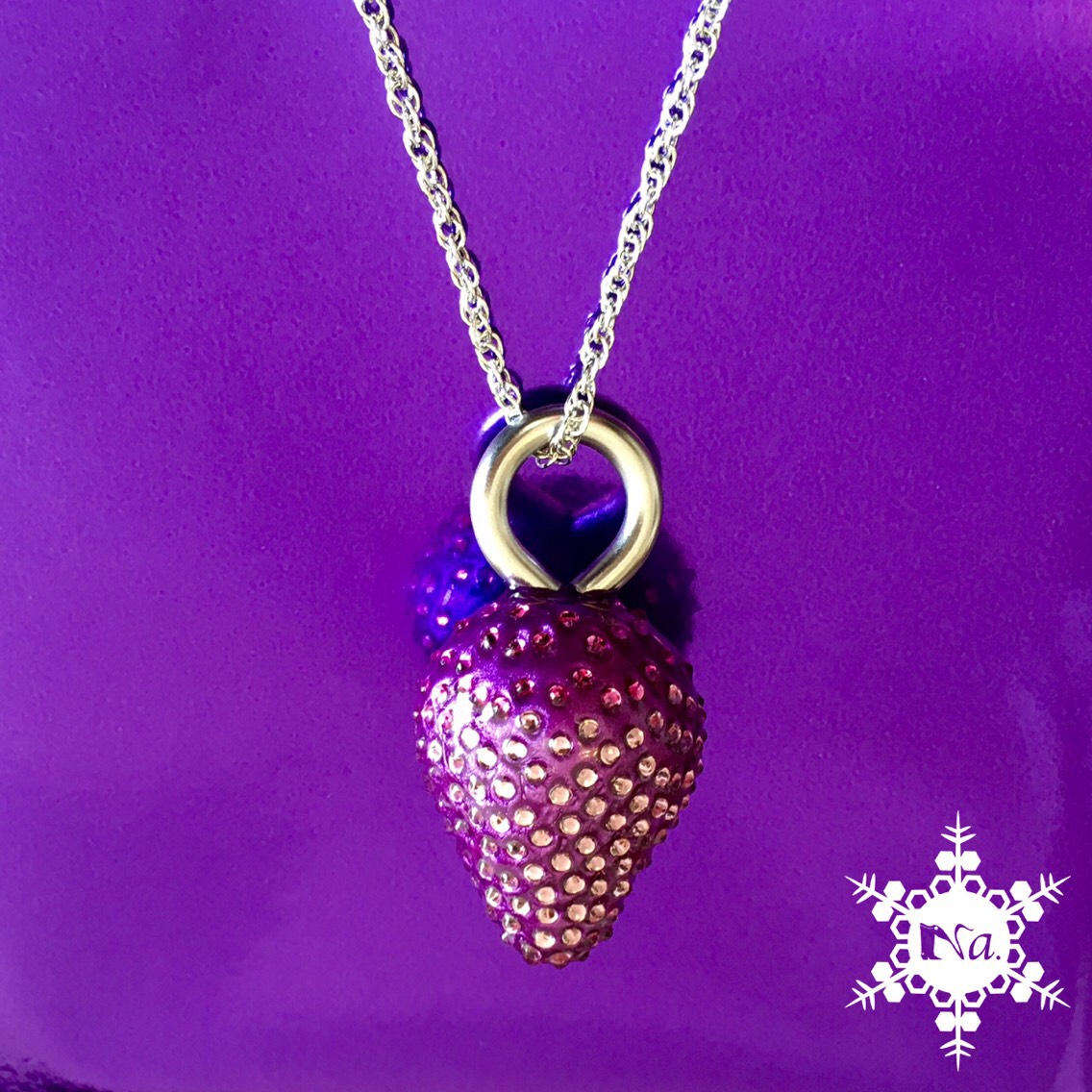 幸せをよぶ苺のペンダント【オーダー製作ONLY】
