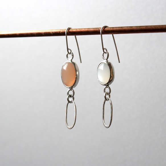 橘白月光石純銀耳環 Peach and white moonstones silver earrings 第3張的照片