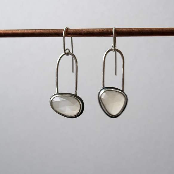 白月光石純銀耳環 White moonstone silver earrings 第2張的照片