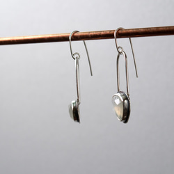 白月光石純銀耳環 White moonstone silver earrings 第3張的照片