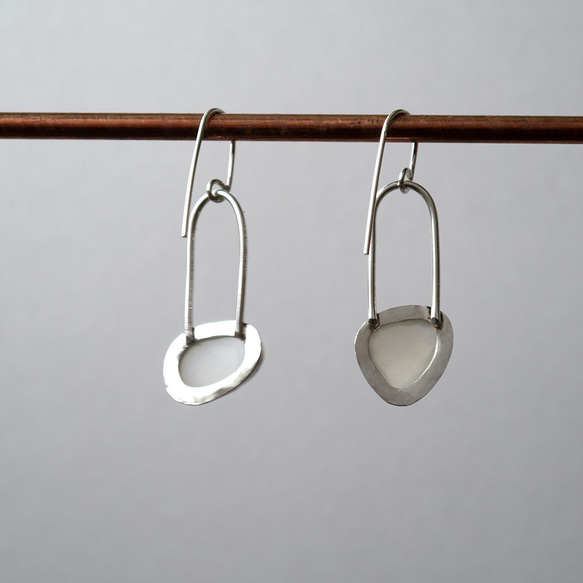 白月光石純銀耳環 White moonstone silver earrings 第4張的照片