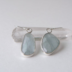 海藍寶不對稱純銀耳環 Aquamarine asymmetric earrings 第2張的照片