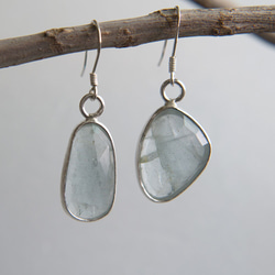 海藍寶不對稱純銀耳環 Aquamarine asymmetric earrings 第3張的照片