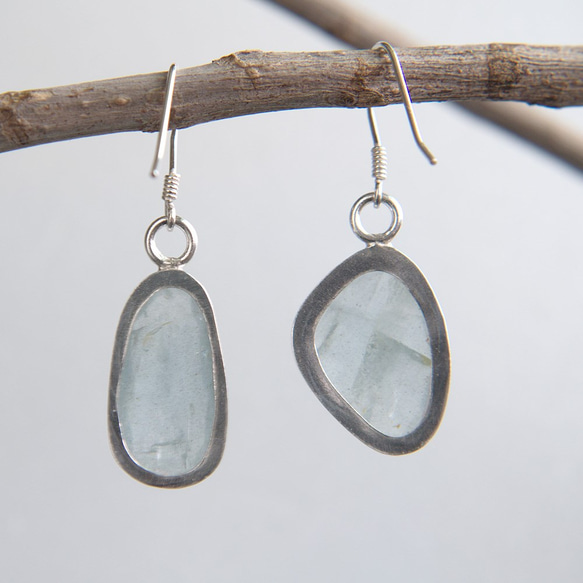 海藍寶不對稱純銀耳環 Aquamarine asymmetric earrings 第4張的照片