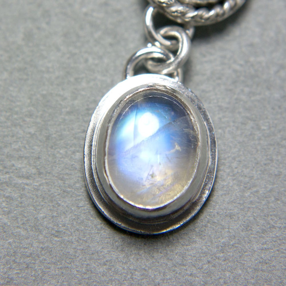 月光石純銀墬子 Rainbow moonstone silver pendant 第3張的照片