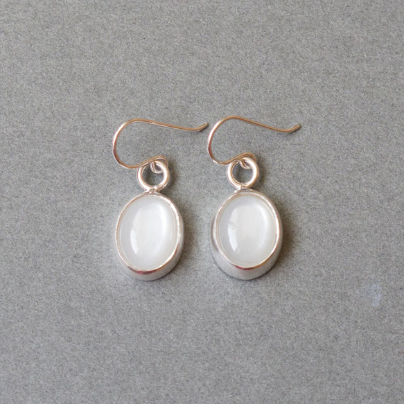 白月光石純銀耳環 White moonstone silver earrings 第1張的照片