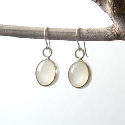 白月光石純銀耳環 White moonstone silver earrings 第2張的照片