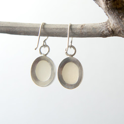 白月光石純銀耳環 White moonstone silver earrings 第4張的照片