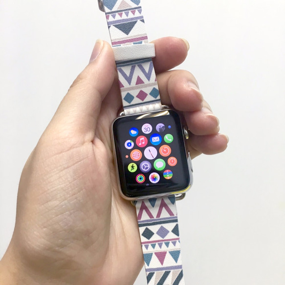 りんごとAppleWatch 38ミリメートル/ 42ミリメートルレザーストラップの腕時計を§マゼンタトライバルモチーフを§ 3枚目の画像