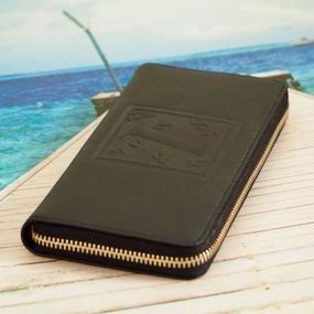 洒落た遊び心を楽しめる本革財布