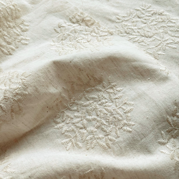 再販⁂ご希望丈⁂（受注後制作）秋の魔女ワンピース　合服バージョン　キナリ　刺繍　フラワー　リネン混 3枚目の画像