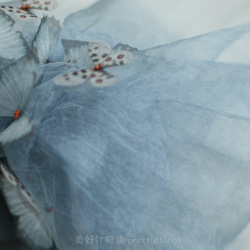 バタフライガーゼピース＋深みのある淡いカラーシワマルベリーシルクチュール2重マフラー モーニングライトブルー #モーニングライト 1枚目の画像