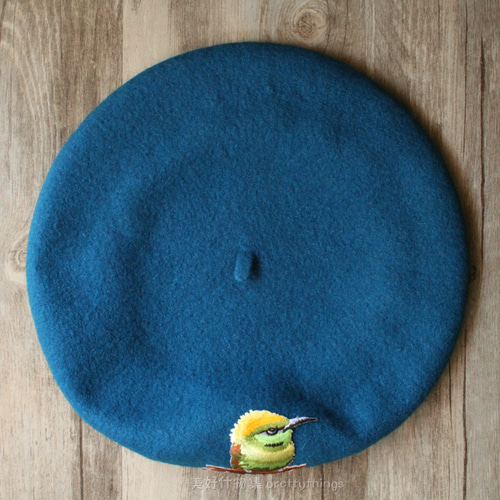 ルリブルーの鳥刺繍ベレー帽 #90%ウールベレー帽/ペインターハット