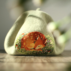 酣睡的小鹿刺繡貝蕾帽 冬霧綠#Smoke Green【可改帽色】90%羊毛 貝雷帽/畫家帽/帽子/Beret 第2張的照片