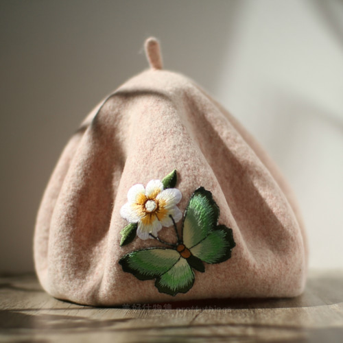 蝶と花の刺繍入りベレー帽、タッセルホワイト #フローラルホワイト [再