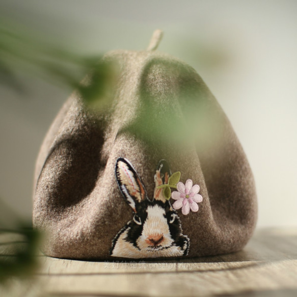 花與兔子刺繡貝蕾帽 松露#Truffle【可改帽色】90%羊毛 貝雷帽/畫家帽/帽子/Beret 第3張的照片