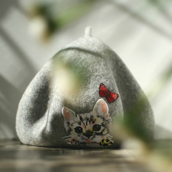 蝶と子猫の刺繍ベレー帽 マーブルグレー #マーブルグレー 【キャップカラー変更可】 ウール90%ベレー/ペインターハット/ハット 4枚目の画像