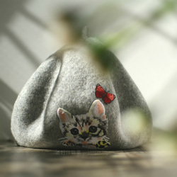 蝶と子猫の刺繍ベレー帽 マーブルグレー #マーブルグレー 【キャップカラー変更可】 ウール90%ベレー/ペインターハット/ハット 2枚目の画像