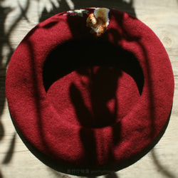 リスとベリーの刺繍ベレー帽 ポピー 深紅 #ダークポピーレッド 【キャップカラー変更可】 ウール90%ベレー/ペインターハット/ 5枚目の画像