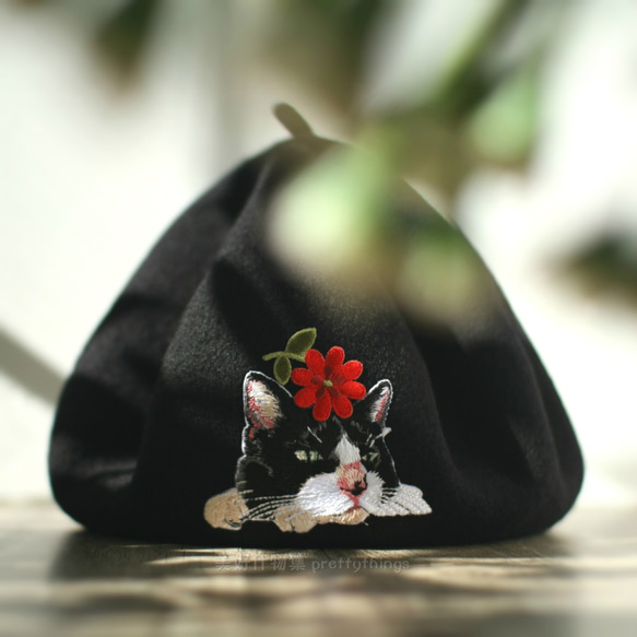 花與小貓刺繡貝蕾帽 黑 #Black【可改帽色】 90%羊毛 貝雷帽/畫家帽/帽子/Beret 第1張的照片