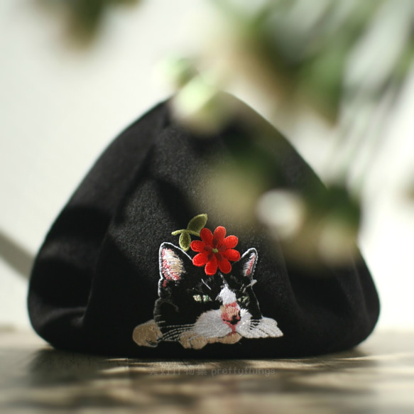 花與小貓刺繡貝蕾帽 黑 #Black【可改帽色】 90%羊毛 貝雷帽/畫家帽/帽子/Beret 第3張的照片