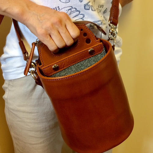 本革製筒型ショルダーバッグ(ブラウン) ショルダーバッグ MILKY STONE