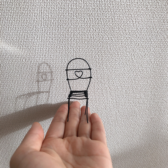 【ミニチュア家具】ワイヤーの小さな椅子3つ　　　　　ワイヤークラフト　ワイヤーアート　チェア　イス　 10枚目の画像