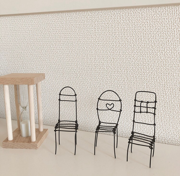 【ミニチュア家具】ワイヤーの小さな椅子3つ　　　　　ワイヤークラフト　ワイヤーアート　チェア　イス　 9枚目の画像
