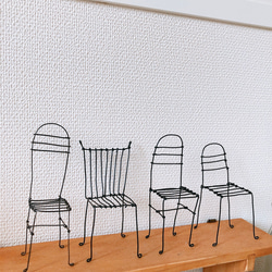 【ミニチュア家具】ワイヤーの小さな椅子4つセット　　　　ワイヤークラフト　ワイヤーアート 2枚目の画像
