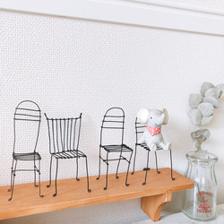 【ミニチュア家具】ワイヤーの小さな椅子4つセット　　　　ワイヤークラフト　ワイヤーアート 3枚目の画像