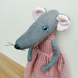小さな灰色のマウス 4枚目の画像