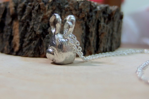 リトルトリップ森のウサギのデザインカスタム手作りの925スターリングシルバーのネックレスのウサギのシルバーネックレス 3枚目の画像