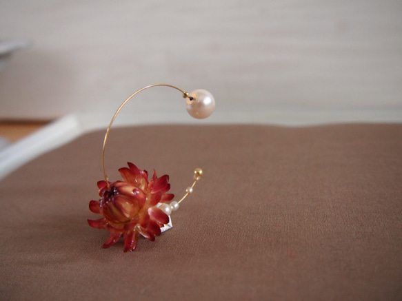 お花の耳飾り[花環  Hana-Tamaki] 橙 DAIDAI(パールキャッチ付) 3枚目の画像