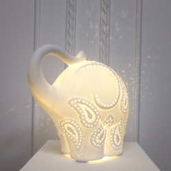 白色透光陶瓷大象造型桌燈-療癒系 第1張的照片