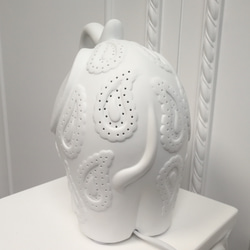白色透光陶瓷大象造型桌燈-療癒系 第5張的照片