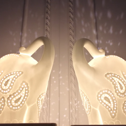 白色透光陶瓷大象造型桌燈-療癒系 第7張的照片