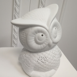 白色透光陶瓷貓頭鷹造型桌燈(小)-療癒系 第4張的照片