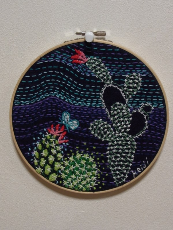 SALE   刺繍枠アート　「多肉植物-01」 1枚目の画像