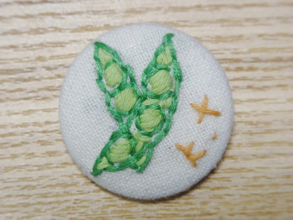 手刺繍ブローチ「エダマメ」野菜シリーズ 1枚目の画像