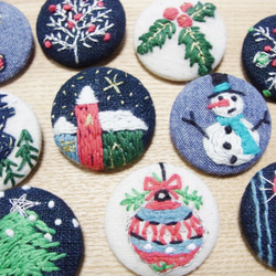手刺繍ブローチ「雪ダルマ」クリスマスシリーズ 4枚目の画像