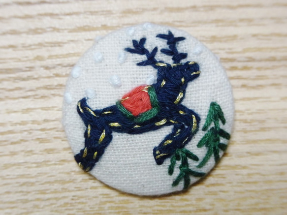 手刺繍ブローチ「トナカイ」クリスマスシリーズ 1枚目の画像