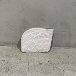 牛乳パックで作った白いファスナーのL字型財布 1枚目の画像