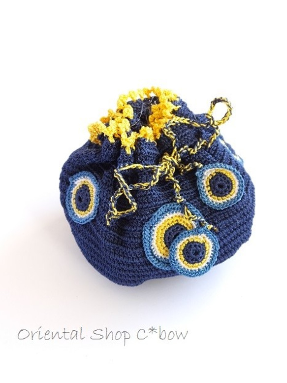 手編みナザルボンジュウのミニ巾着｜濃青×卵 1枚目の画像