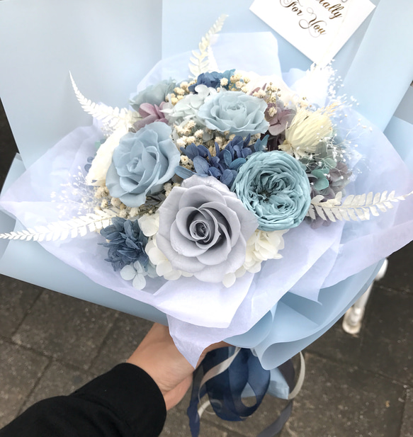 【免費客製 】日本進口灰藍色系永生花捧花花束海外婚紗適用 第2張的照片